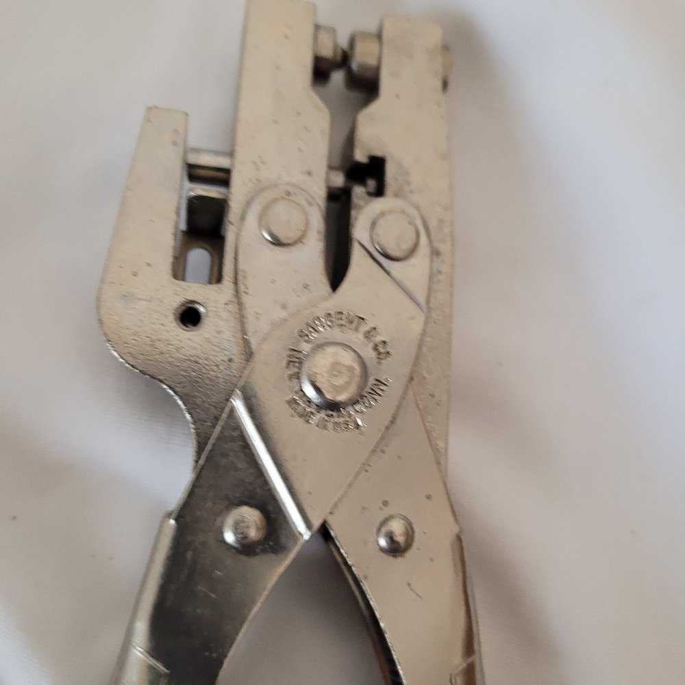 1970s Sargent Eyelet Punch - Picture 4 of 7
